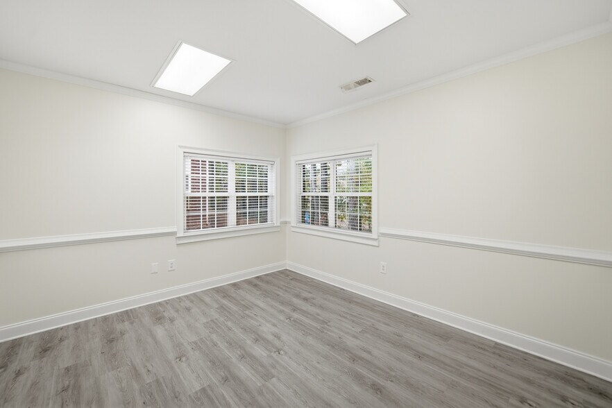 More Photos Of 103 Weatherstone Dr, Woodstock Medical For Lease