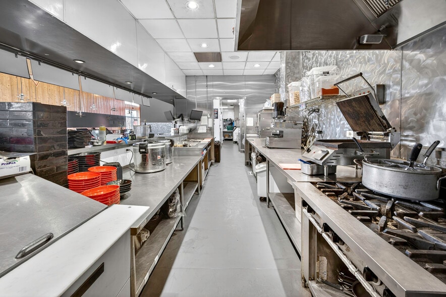 More Photos Of 100 W Troutman Pky, Fort Collins Restaurant For Lease