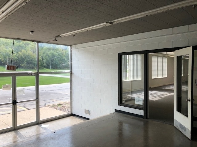 More Photos Of 1245-1405 Thomas Beck Rd, Des Moines Manufacturing For Lease