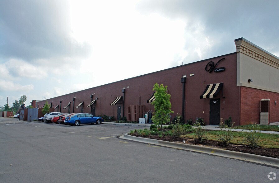 More Photos Of 11605-11643 Parkside Dr, Knoxville Freestanding For Lease