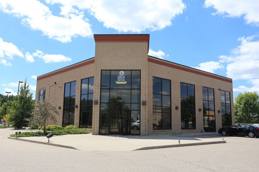 More Photos Of 3012-3066 Village Park Dr, Plover Freestanding For Lease