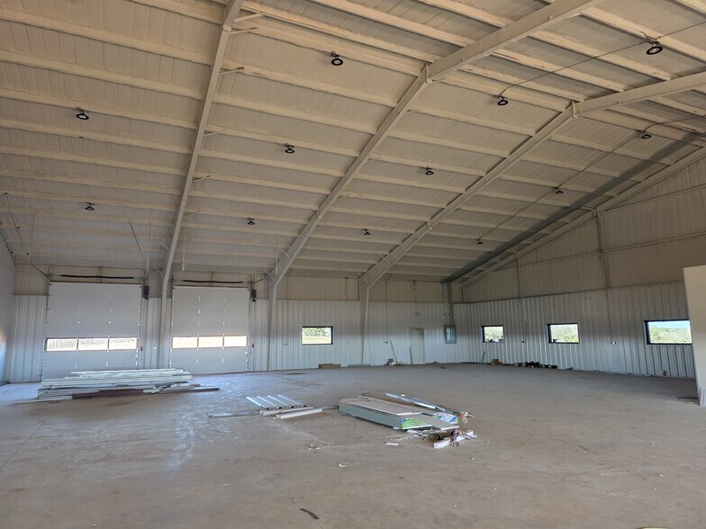 More Photos Of 13530 Pine St, Edmond Flex For Lease