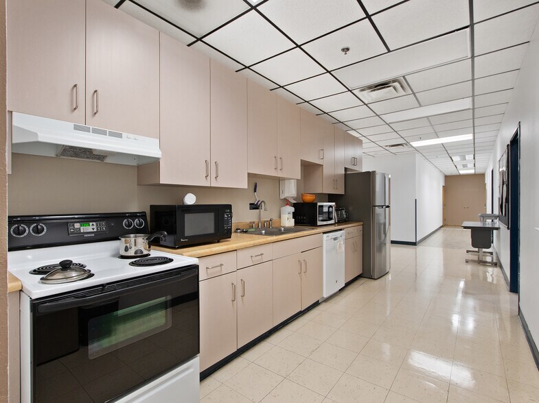 More Photos Of 1201 E Thomas Rd, Phoenix Office For Sale