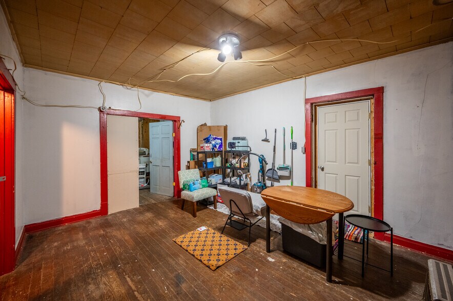 More Photos Of 2815 Grand Central Ave, Vienna General Retail For Sale