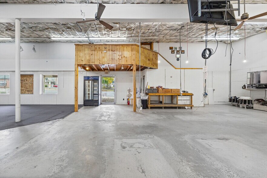 More Photos Of 215 W Franklin St, Delphi Flex For Sale