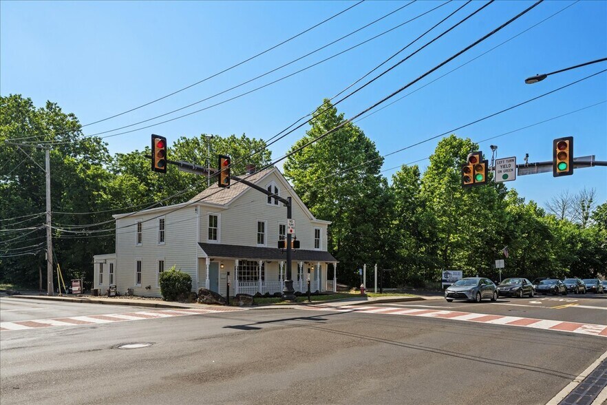 More Photos Of 159 N Sycamore St, Newtown Office For Lease