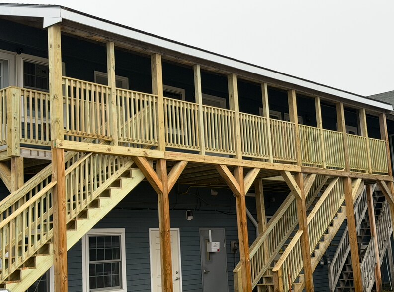 More Photos Of 13-17 Main St, Gray General Retail For Sale