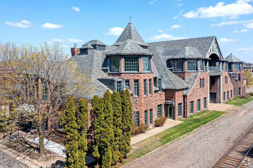 Primary Photo Of 200 Lake St E, Wayzata Office For Lease