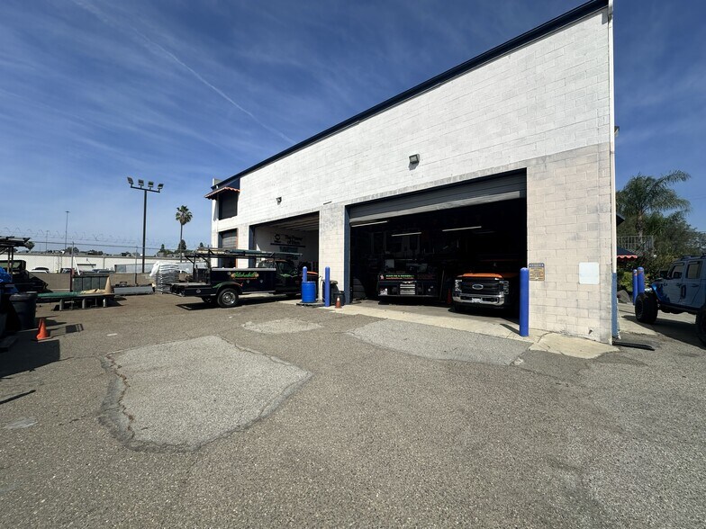 More Photos Of 1193 N Blue Gum St, Anaheim Warehouse For Sale