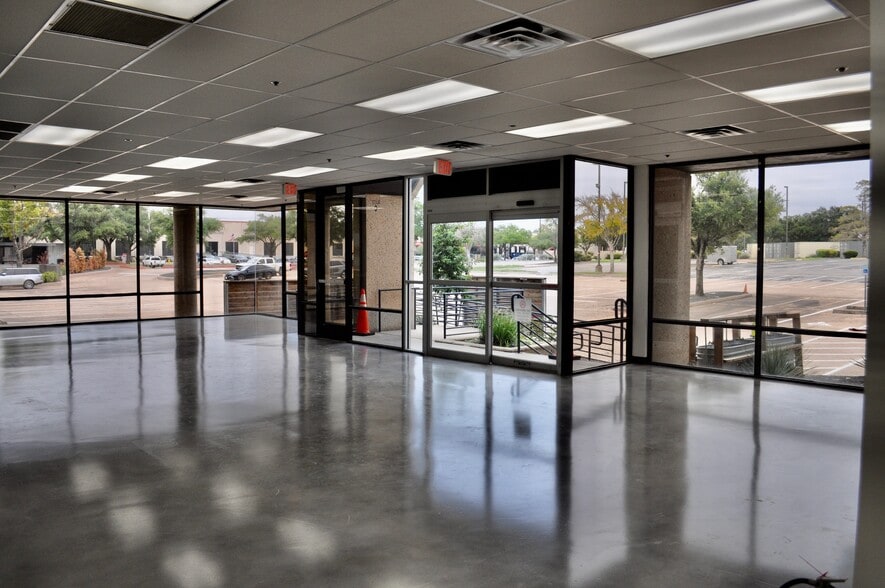 More Photos Of 2214 Braker Ln, Austin Distribution For Lease