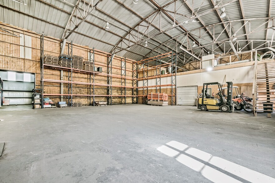 More Photos Of 11616 Tanglewood Rd, Amarillo Office For Sale