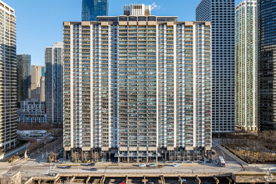 More Photos Of 400 E Randolph St, Chicago Apartments For Sale