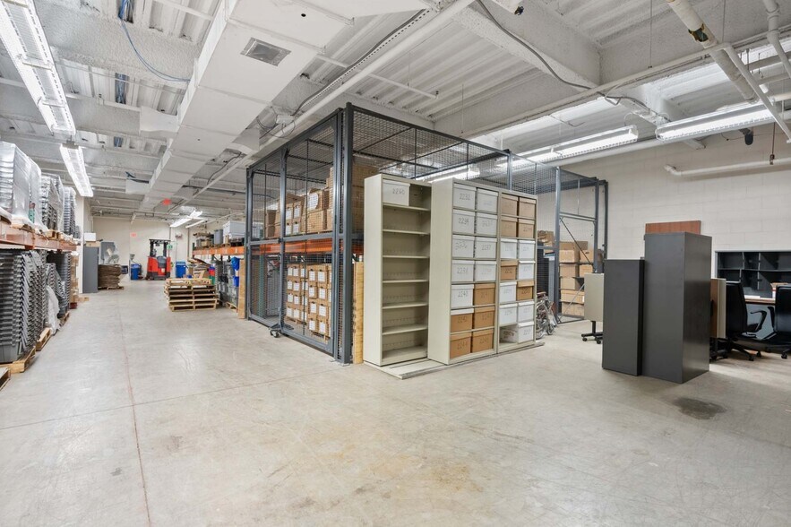 More Photos Of 662 Penn St, Newtown Office For Sale