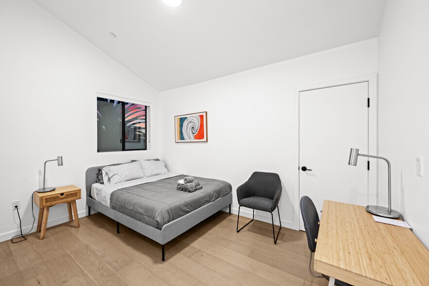 More Photos Of 2301 S Cloverdale Ave, Los Angeles Apartments For Sale