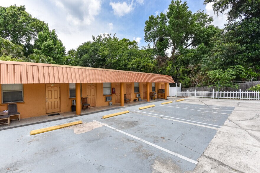 More Photos Of 1020 S Ridgewood Ave, Daytona Beach Hotel For Sale