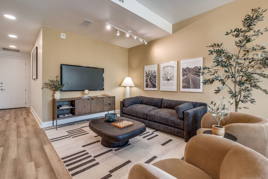 More Photos Of 1400 Hi Line Dr, Dallas Apartments For Lease
