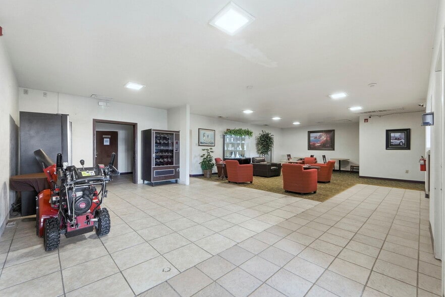 More Photos Of 3527 W Coliseum Blvd, Fort Wayne Hotel For Sale