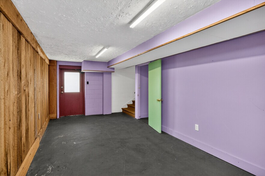 More Photos Of 205 Otter St, Danville Specialty For Sale