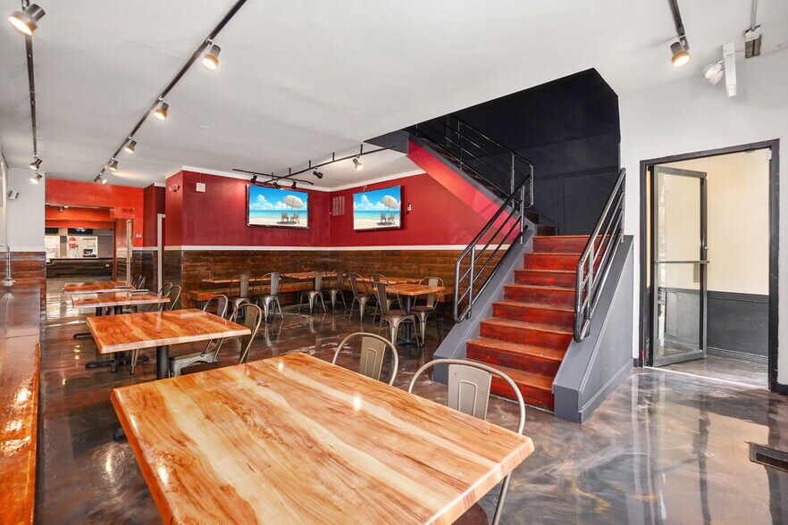 More Photos Of 1419 W Taylor St, Chicago Restaurant For Sale