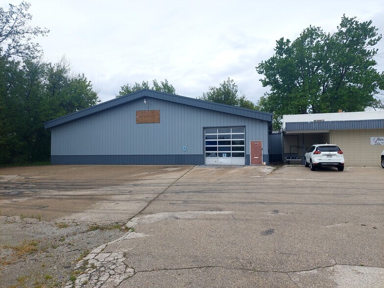 More Photos Of 320 Summit Ave, Watertown Auto Repair For Lease