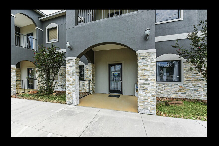 More Photos Of 20550 Townsen Blvd, Humble Office For Sale