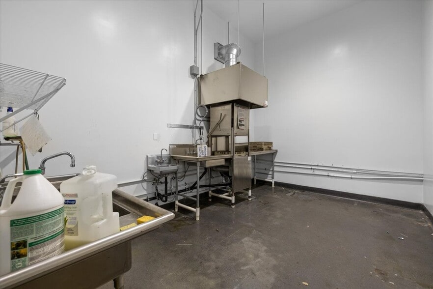 More Photos Of 1501 Sage Rd, Medford Warehouse For Sale