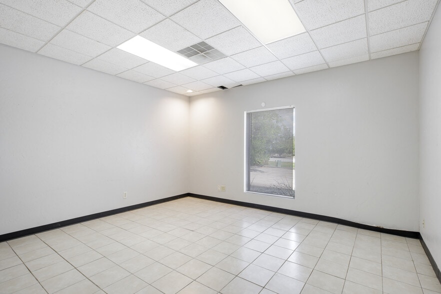 More Photos Of 31 Steel Rd, Wylie Manufacturing For Lease