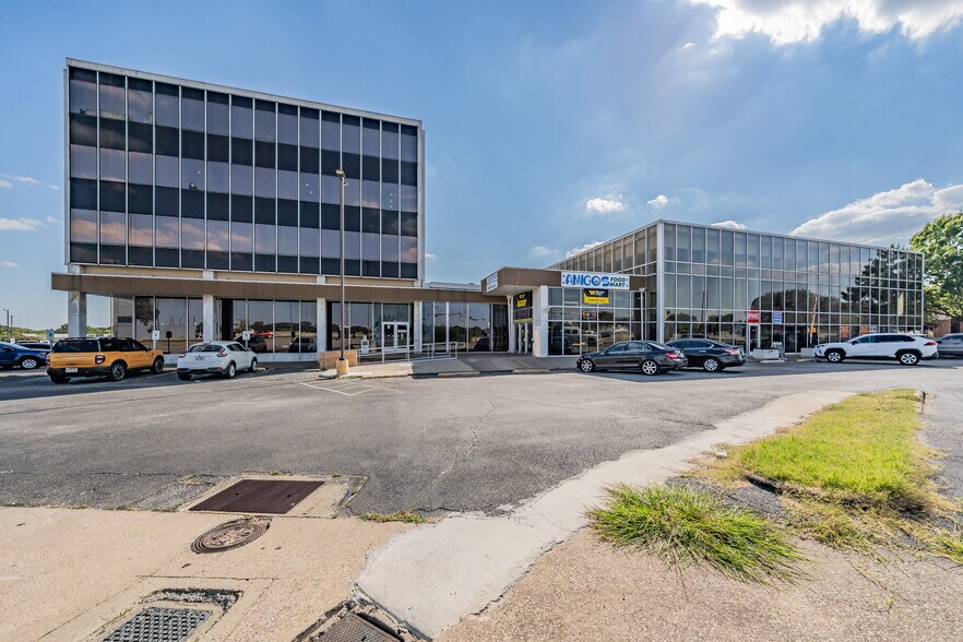 More Photos Of 2520 W Irving Blvd, Irving Office For Lease