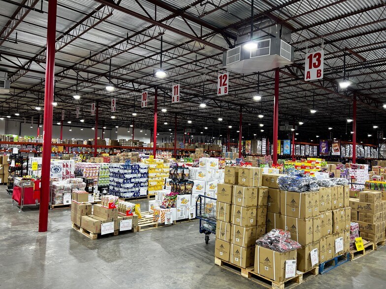 More Photos Of 7400 North Fwy, Houston Freestanding For Lease