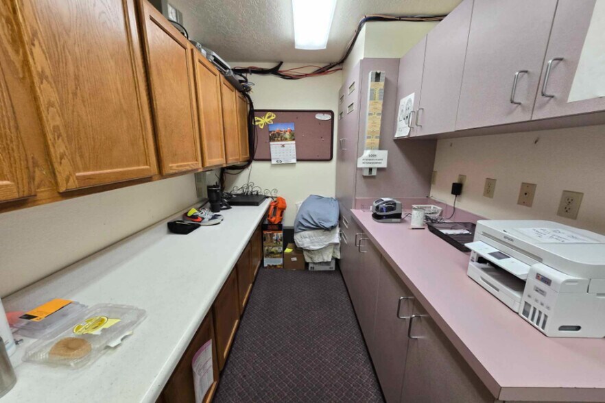 More Photos Of 748 E 12th St, Imperial Hotel For Sale