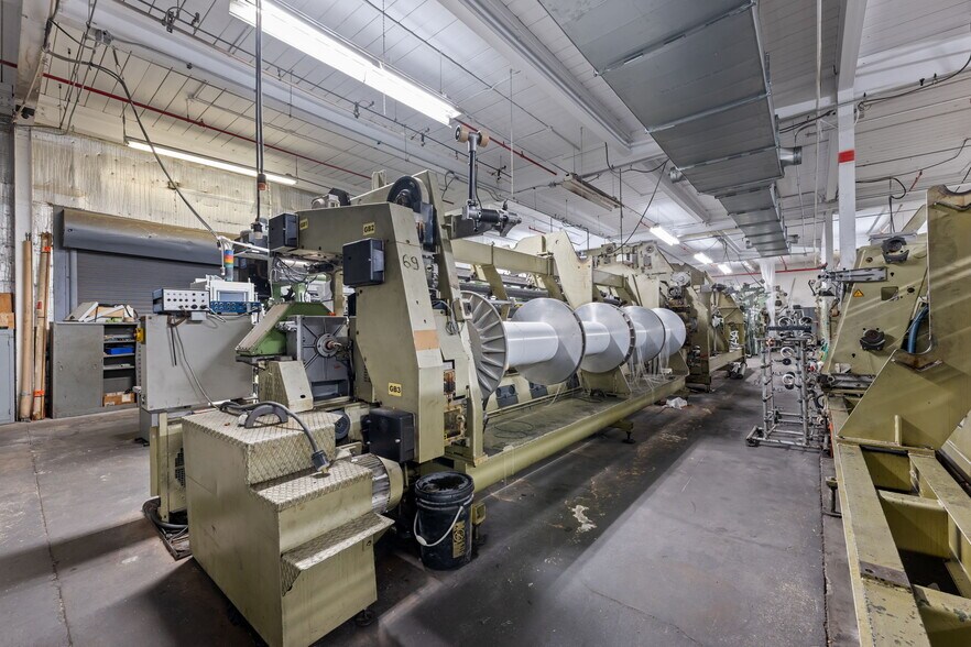 More Photos Of 312 W Luther Ave, Liberty Manufacturing For Sale