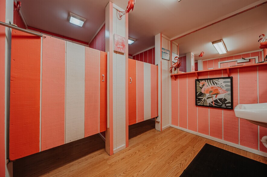 More Photos Of 706 S Washington St, Circleville Bar For Sale