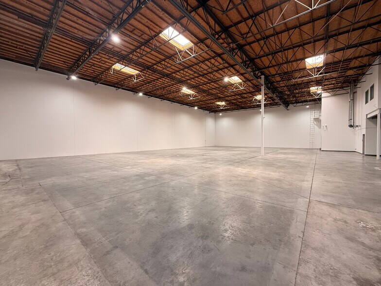 More Photos Of 28751 Industry Dr, Valencia Warehouse For Sale