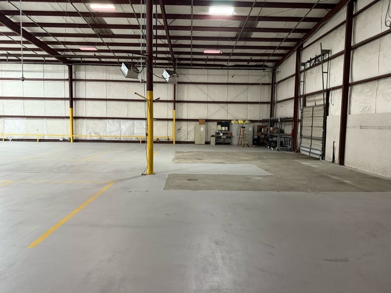 More Photos Of 2011 Factory Ln, Petersburg Distribution For Lease