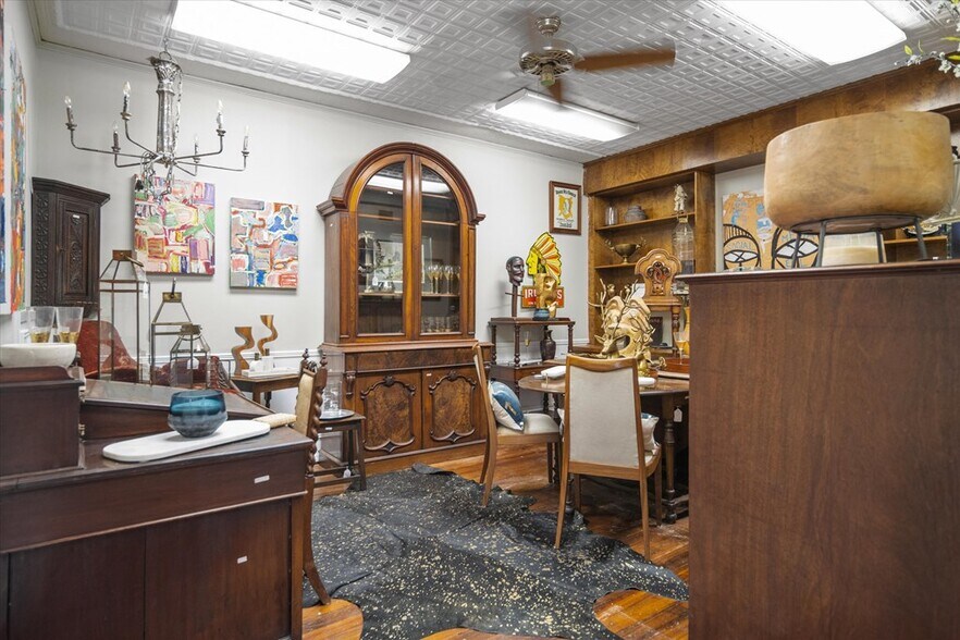 More Photos Of 117 E Lufkin Ave, Lufkin General Retail For Sale