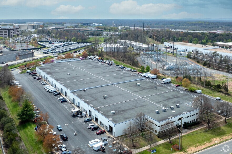 More Photos Of 14701-14707 Willard Rd, Chantilly Light Distribution For Lease