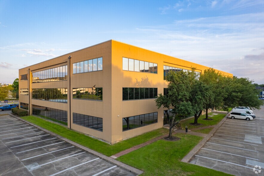 More Photos Of 7676 Hillmont St, Houston Office For Lease