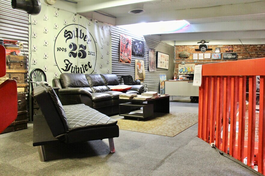 More Photos Of 154-160 S Broadway, Denver Storefront For Lease