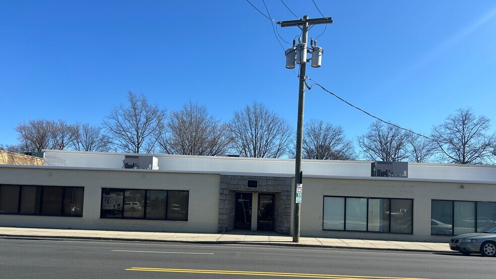 More Photos Of 150 Herricks Rd, Mineola Warehouse For Lease