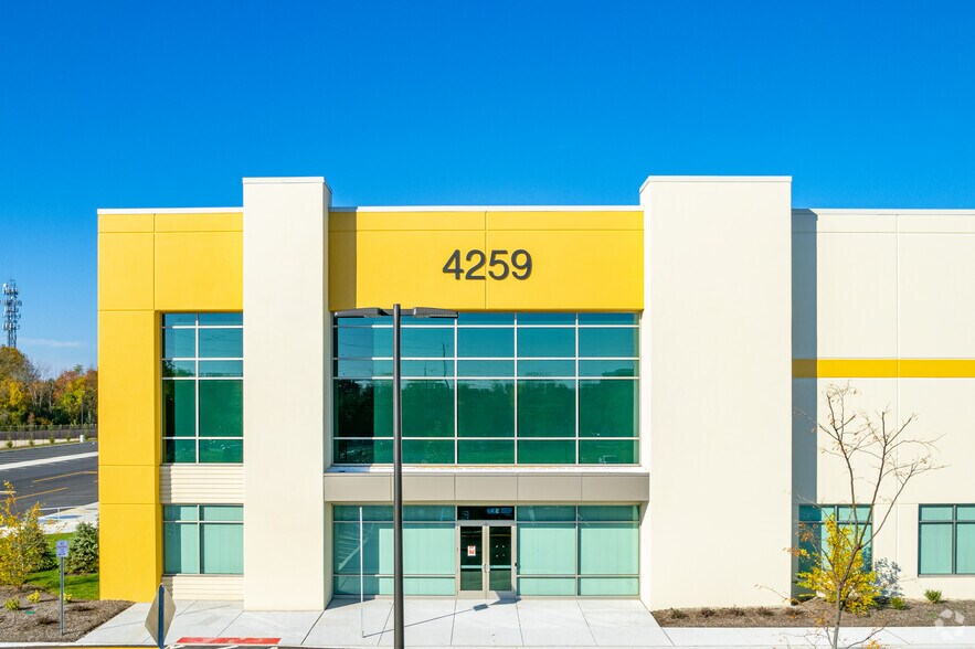 More Photos Of 4259 US-130, Edgewater Park Distribution For Lease