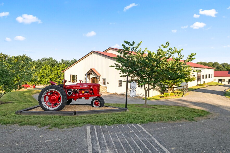 More Photos Of 15158 Berlin Tpke, Purcellville Lodge Meeting Hall For Lease