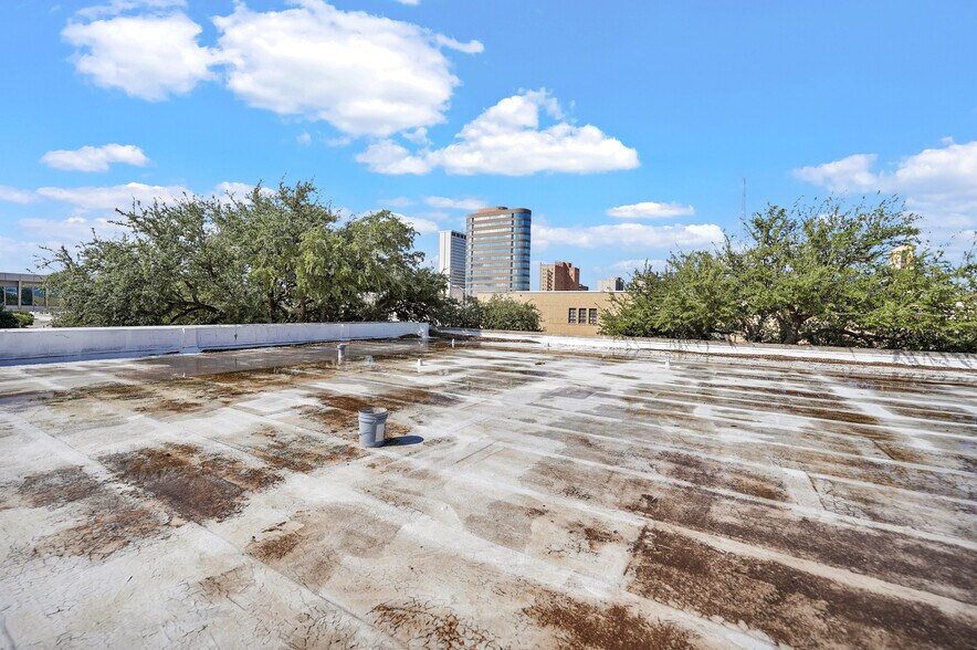 More Photos Of 201 E Illinois Ave, Midland Office For Sale