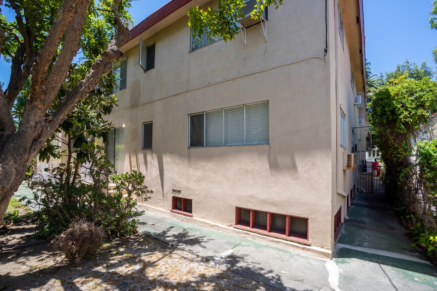 More Photos Of 720 S Plymouth Blvd, Los Angeles Apartments For Sale