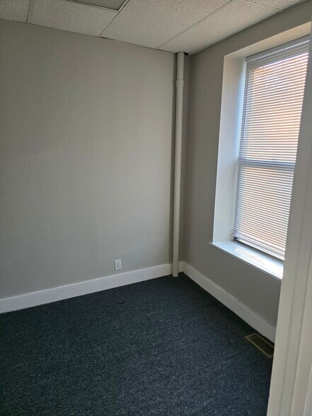 More Photos Of 8 Pennsylvania Ave, Matamoras Office For Lease
