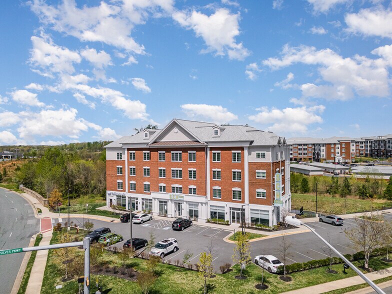 More Photos Of 2200 Carl D Silver Pkwy, Fredericksburg Hotel For Lease