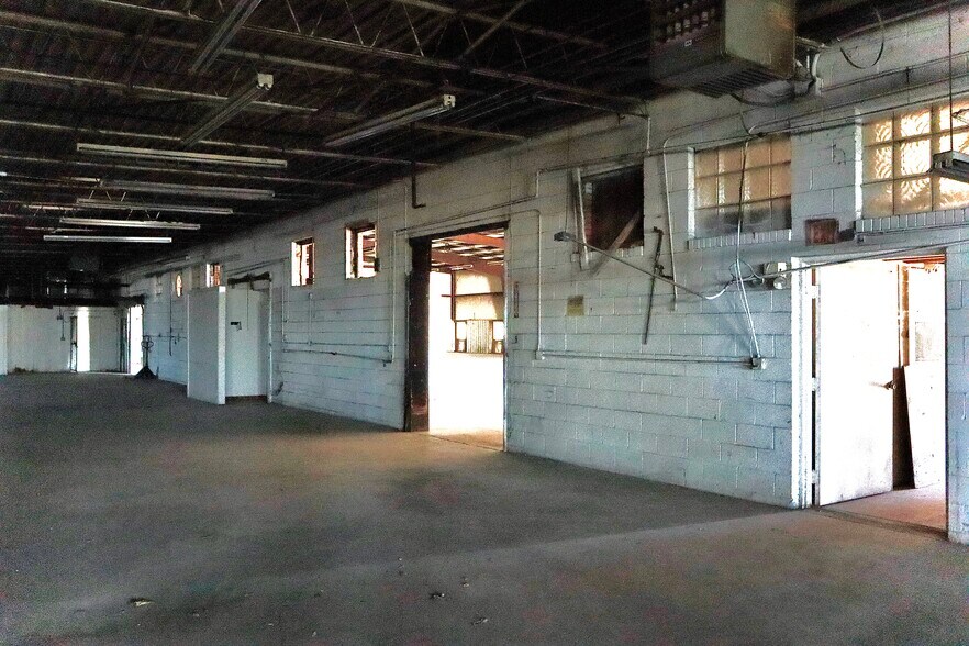 More Photos Of 912 N Beverly Dr, Wichita Falls Warehouse For Lease