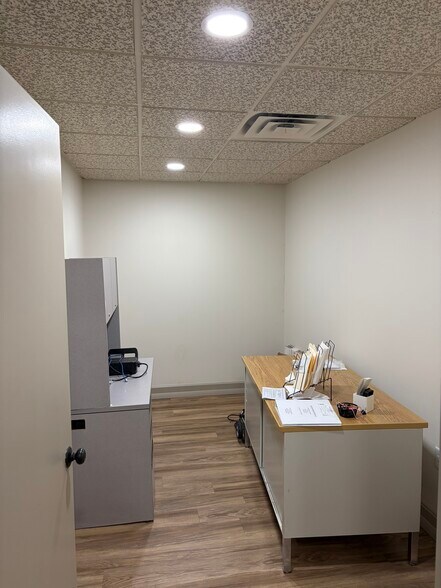 More Photos Of 823 Chickamauga Ave, Rossville Office For Lease