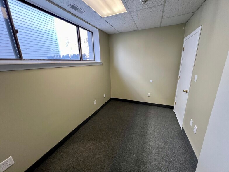 More Photos Of 41 Main St, Florence Loft Creative Space For Lease