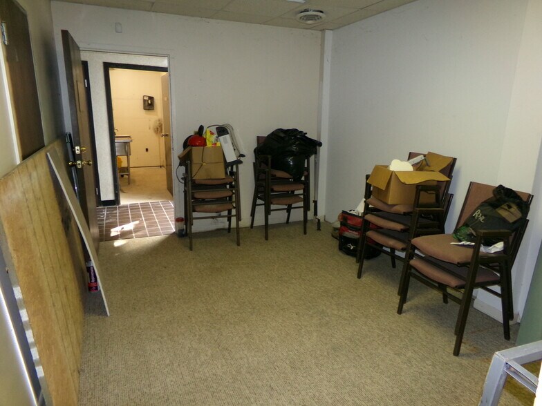 More Photos Of 4021 W Michigan Ave, Lansing Office For Sale