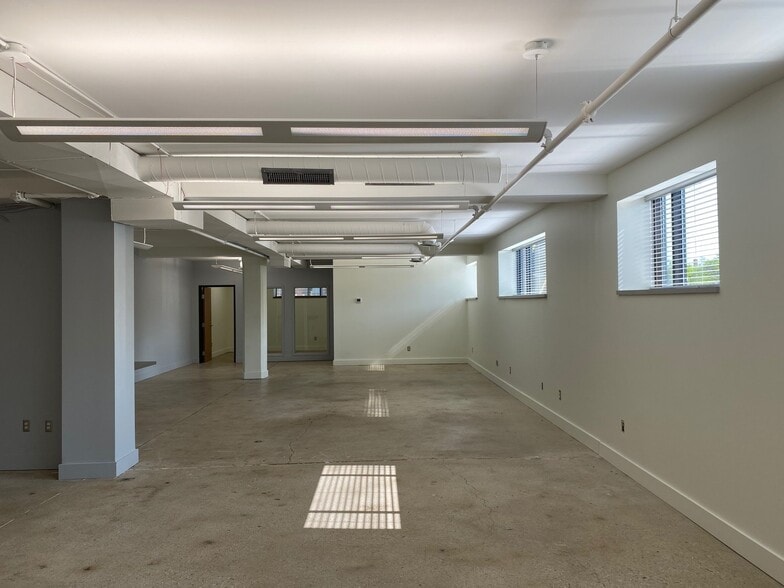 More Photos Of 333 W 7th St, Royal Oak Office For Lease